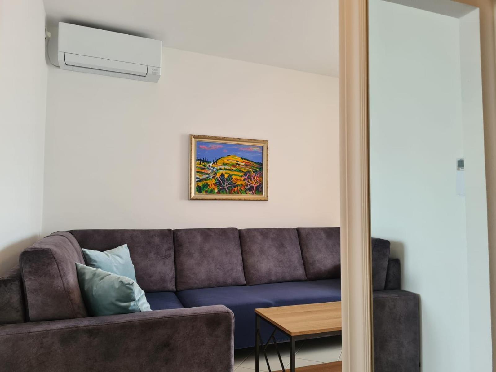 Apartments Jelena Supetar - Four Apartments - A Small House With A Private Yard - Two-Room Apartment With A Sea View - Studio Apartment - Two-Room Apartment With Garden View- Free Parking Exterior foto