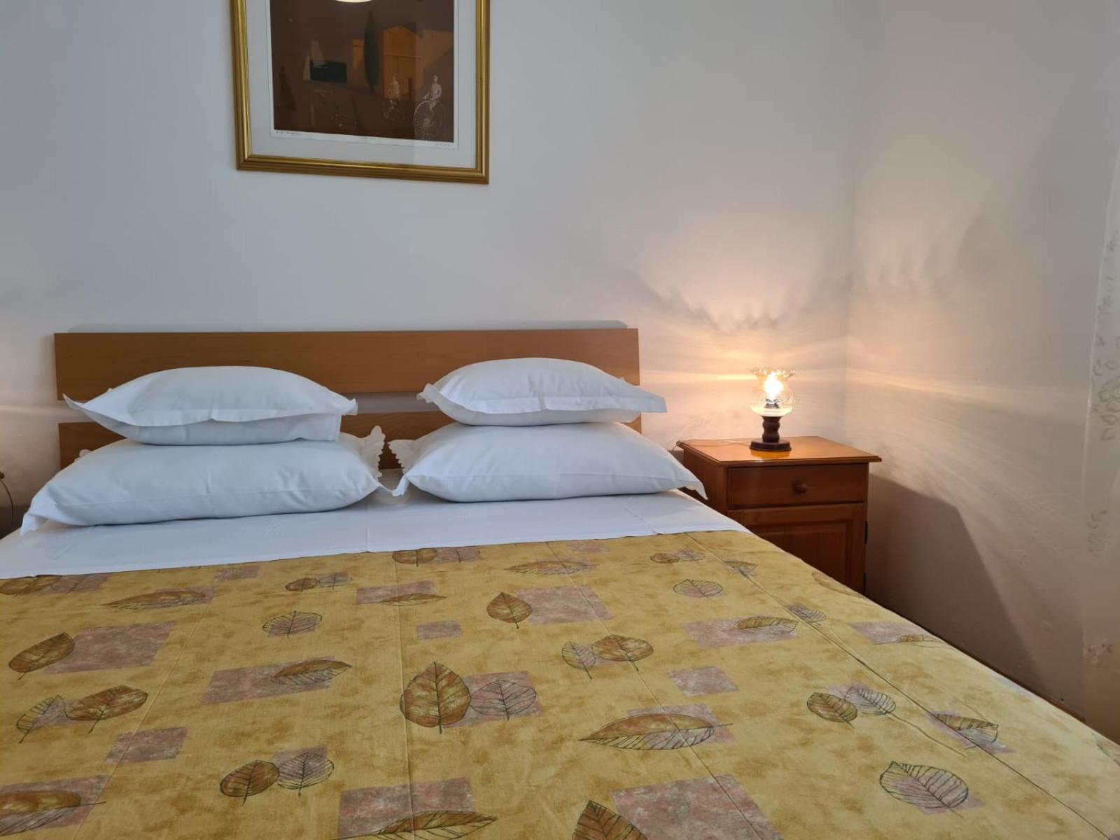 Apartments Jelena Supetar - Four Apartments - A Small House With A Private Yard - Two-Room Apartment With A Sea View - Studio Apartment - Two-Room Apartment With Garden View- Free Parking Exterior foto